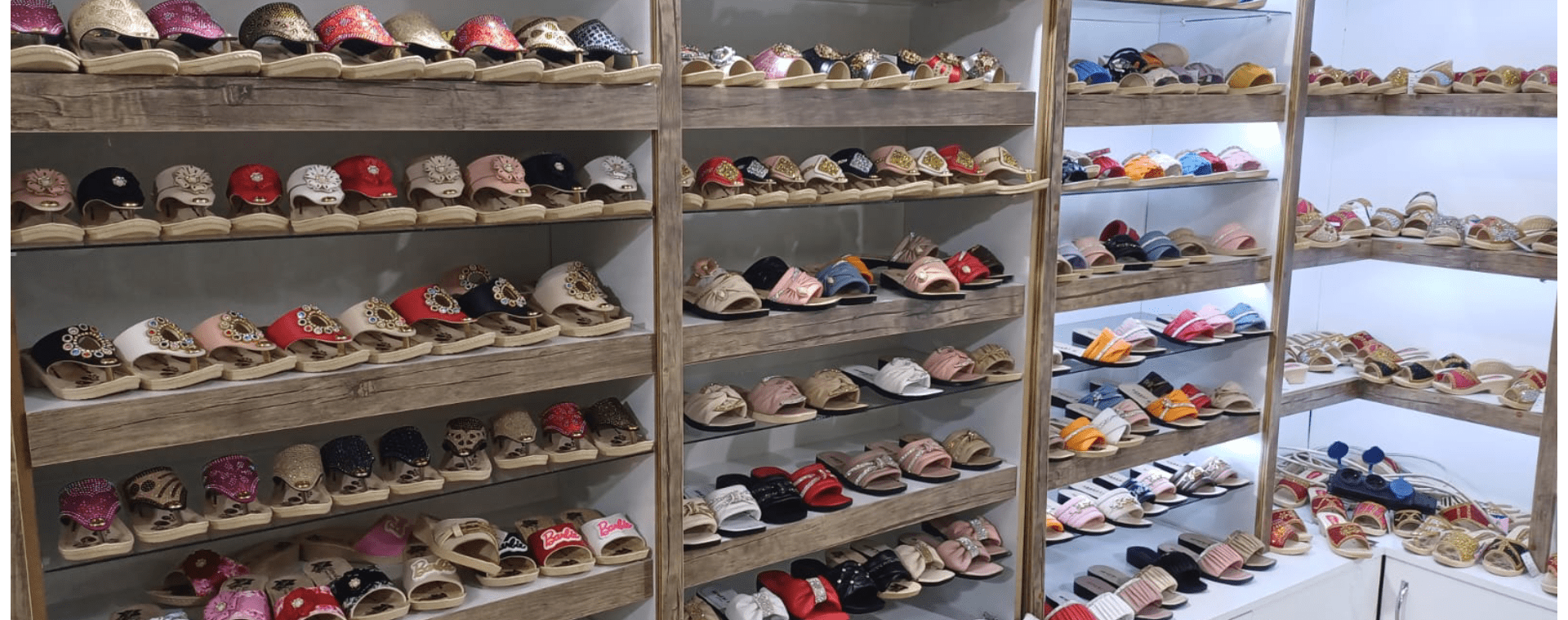 ARİS SLIPPERS & SANDALS